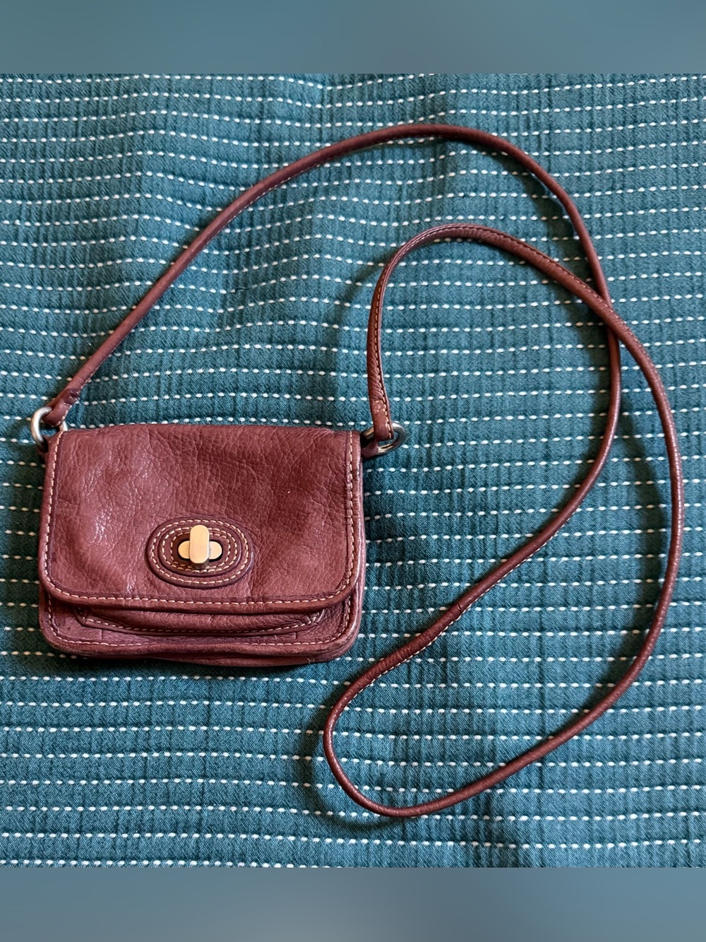 Fossil Classic Leather Flap Turnlock Mini Crossbody Pouch
